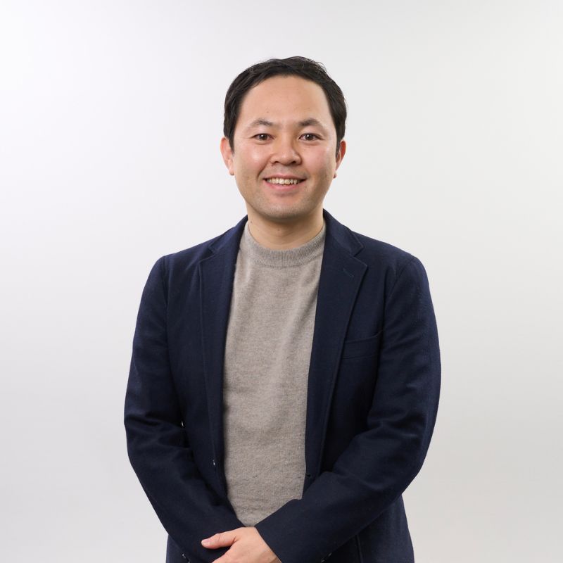 新倉 理人